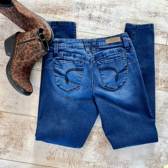 LAST CHANCE!  Fabulous Royalty WannaBettaButt? Distressed Skinny Jeans - Picture 7 of 10